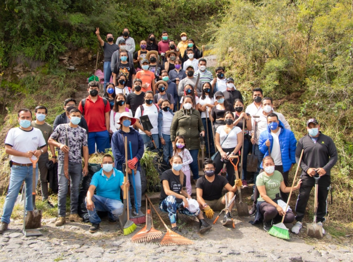 Ariadna Ayala y equipo de transición realizan limpieza en el cerro de san miguel